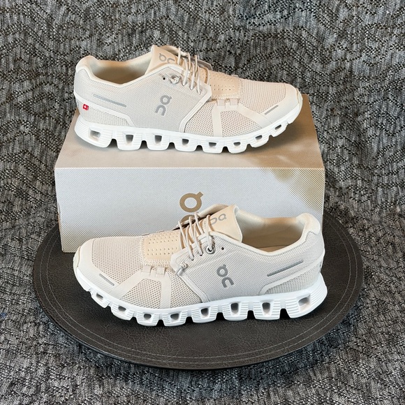 On Running Shoes - ON Cloud 5 Running Shoes Women's 8.5 Pearl white